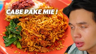 MAKAN CABE 100 PAKE INDOMIE DI INDOMIE ABANG ADEK   PEDAS HANYA ILUSI [upl. by Hunfredo]