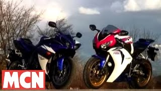 2009 Yamaha R1 VS Honda Fireblade [upl. by Assen]