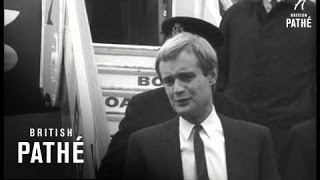 David Mccallum Arrives At London Airport 1966 [upl. by Einnob]