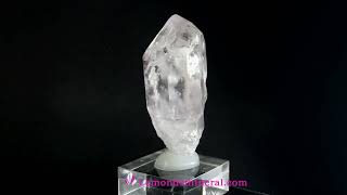 Quartz hyalin provenant des Alpes FranceDimensions  32mm x H  72mm Poids avec le socle  103g [upl. by Barlow]