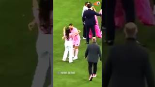 Esposa de Messi lo confunde con Jordi Alba y casi lo besa futbol messi shorts [upl. by Adnoloy723]