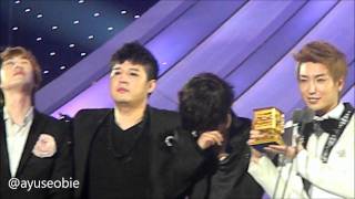 291111 Shindong Yesung Cried during MAMA2011SG [upl. by Adlai]