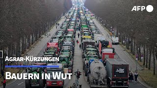 Tausende Bauern protestieren gegen AgrarKürzungen  AFP [upl. by Aalst416]