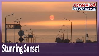 Stunning sunset expected in Miaoli as sun aligns with road at popular photography site｜Taiwan News [upl. by Macleod]