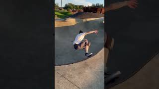 Skateboarder does a spin move out of a bowl aintnobodygottimeforthat [upl. by Nomihs]