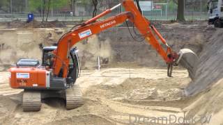 EXCAVATOR HITACHI ZAXIS 130 GRADING SAND amp LOADING DUMPER [upl. by Adnilym]