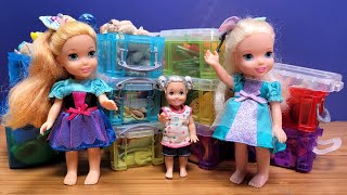 Packing  Elsa amp Anna toddlers are moving again  Barbie dolls [upl. by Ralli89]