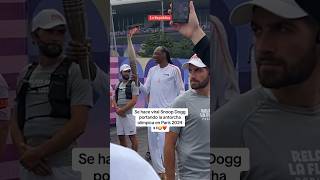 Se hace viral SNOOP DOGG portando la antorcha olímpica en PARÍS 2024 shorts lr [upl. by Aihsatsan310]