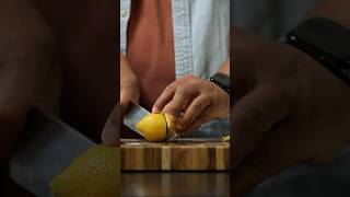 Easy ways to slice a lemon 🍋problemsolved cookingtips cooking lemons [upl. by Tiffani]