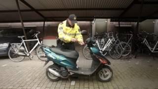 Scooter jatten De politie zegt hoe  ikwilvanmijnmotorfietsafnl [upl. by Leahcimal]