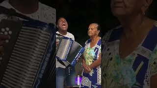 Omar Geles Improvisando Versos Para Su Madre La Sra Hilda Su Amor Mas Grande vallenato omargeles [upl. by Jamilla]