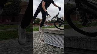 RISCHIO ALTISSIMO per chiudere un trenino di Pivot 360 freestyle mtb streettrials 360 [upl. by Enylecoj]