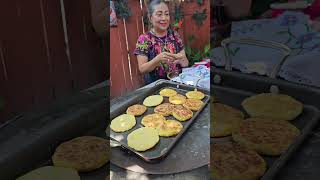 Arepas de plátano macho [upl. by Stretch]