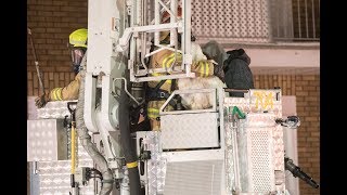 Un incendie jette une dizaine de personnes à la rue à Limoilou [upl. by Arahc]