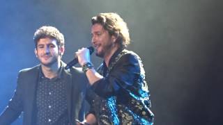 Manuel Carrasco y Carlos Torres quotYo Te Vi Pasarquot Barcelona Palau Sant Jordi 28122016 [upl. by Townie]