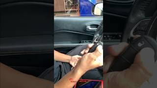 Utilizando a KM100 Para a cópia da chave do Jeep Compass 2017 autel autokey jeepcompass2017 [upl. by Nekcerb]