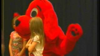 Clifford the Big Red Dog a big hit [upl. by Ailefo]