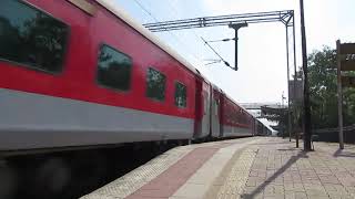 IRFCA 12925 Paschim express crosses Umroli at MPS [upl. by Wendelin392]