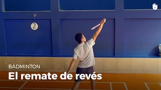 Cómo hacer un remate de revés  Bádminton [upl. by Bohlen129]