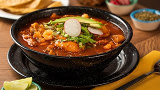 Pozole Rojo de Cerdo y Pollo  Recetas rendidoras [upl. by Illehs]