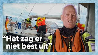 Met 8 man sjorren om hem naar buiten te krijgen  Redders op zee 11 [upl. by Erdnua134]