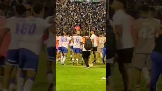 GALLEGO MENDEZ Y SUS JUGADORES FESTEJANDO CON LA HINCHADA DE VÉLEZ futbol velez futbolargentino [upl. by Bainter]