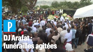 Enterrement de DJ Arafat  des fans ouvrent son cercueil [upl. by Linetta]