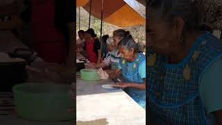 Cocineras de Saucitlan de Morelos recorriendolamixteca oaxaca tradiciones pueblosdeoaxaca Gente [upl. by Kcirddec713]