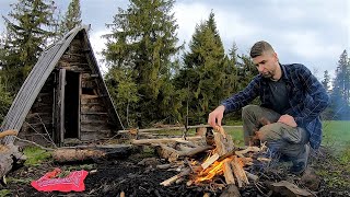 Noc w Szałasie  Beskid Żywiecki  Stek z ogniska i zmienna wiosenna pogoda  Outdoor amp Bushcraft [upl. by Adlanor]