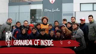 Memo Ochoa recibe al infantil de Chivas [upl. by Aleahs]