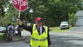 Wallingford crossing guard sends kids off to summer vacation with a wave [upl. by Angy]