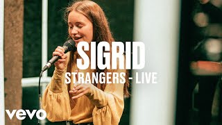 Sigrid  Strangers Live  dscvr Artists to Watch 2018 [upl. by Yvel]