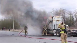 INCENDIE FEU DE CAMION REMORQUE A JOLIETTE SUR LA 31 SUD  QUEBEC [upl. by Occir]