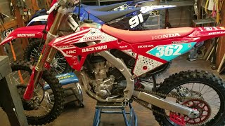 111 Honda CRF250R Top End Rebuild 20182025 New piston Valve clearance checked Walk through [upl. by Filahk488]