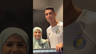 Cristiano Ronaldo received a gift from Fan ❤  هدیه یک هوادار به کریستیانو رونالدو [upl. by Wilton]