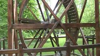 La roue ou cage à écureuildu parc de Léonard de Vinci au Clos Lucé  avril 2010 [upl. by Ecinom]