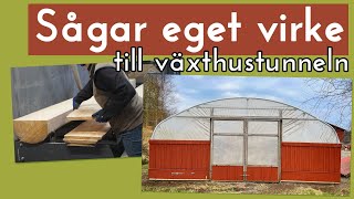 Sågar virke på bandsågverket till växthustunneln [upl. by Egide]