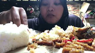 MAKAN NASI AYAM GORENG TEMPE OREG [upl. by Ahsienek]