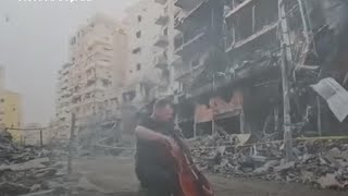 Un libanais joue au violoncelle au milieu des ruines après des frappes israéliennes [upl. by Allie]