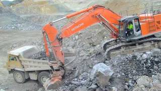 Hitachi Zaxis 670 Excavator in Australia [upl. by Worl]