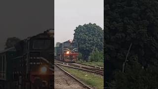 Today green line express 6dn passing through in drigh road  train shorts fun fyp geu40 [upl. by Nner258]