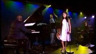 Nikki Yanofsky sings Over the Rainbow [upl. by Trout]