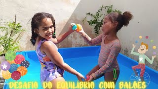 Desafio equilíbrio com balões na piscina  Balance challenge with balloons in the pool [upl. by Ahsropal242]