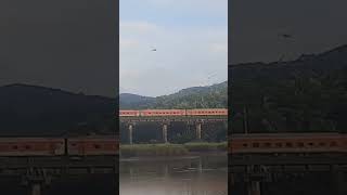 10104 Mandovi Express at Shive village bridge Zain NaeemI1k [upl. by Merritt]