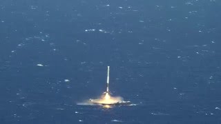 Atterrissage du lanceur SpaceX sur une barge en mer [upl. by Lana901]