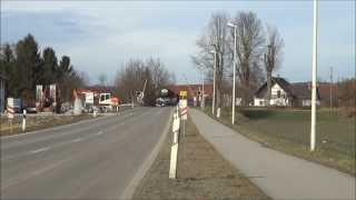 Beschrankter Bahnübergang mit Blinksignalen [upl. by Ellinehc]