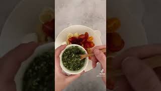 Pastasalade met pesto recept [upl. by Lemaceon]