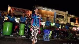 ANGKLUNG MALIOBORO [upl. by Nilerual621]