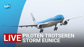 TERUGKIJKEN 🔴 Piloten landen op Schiphol in storm Eunice [upl. by Kaye]