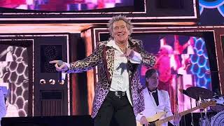 Rod Stewart  Lucca  TWISTIN THE NIGHT AWAY  Piazza Napoleone  7 july 2024 [upl. by Einnoj]